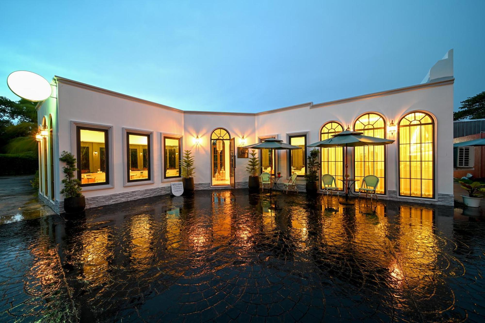 The Kiri Villas Resort Thalang Exterior photo